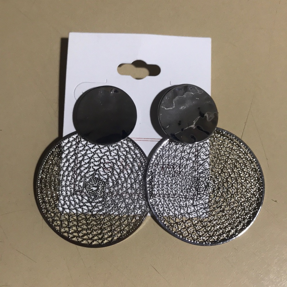 3/$20 🌟 Silver circle earrings